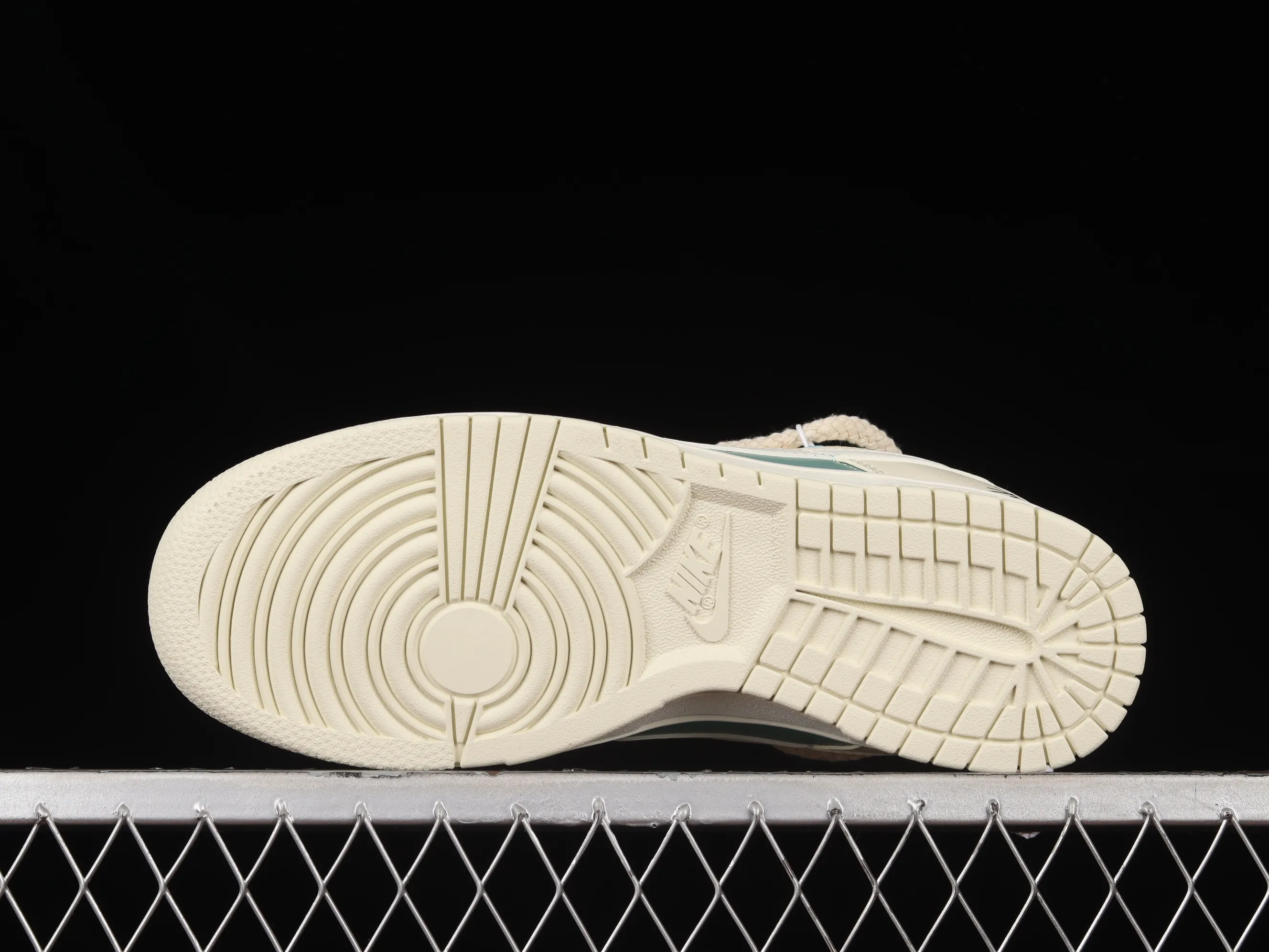 All Categories Nk SB Dunk Series Nk SB Dunk Low Low-top Sneakers Nk Dunk Low ESS "Coconut Milk" Beige Customized version of deconstructed strappy dip-dyed casual sneakers DJ6188-100